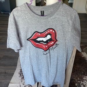 Casual graphic T shirt